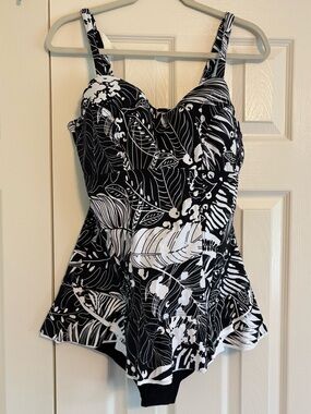 Profile By Gottex Black and White Tropical-Leaf One-Piece Swimsuit 16D with bra
